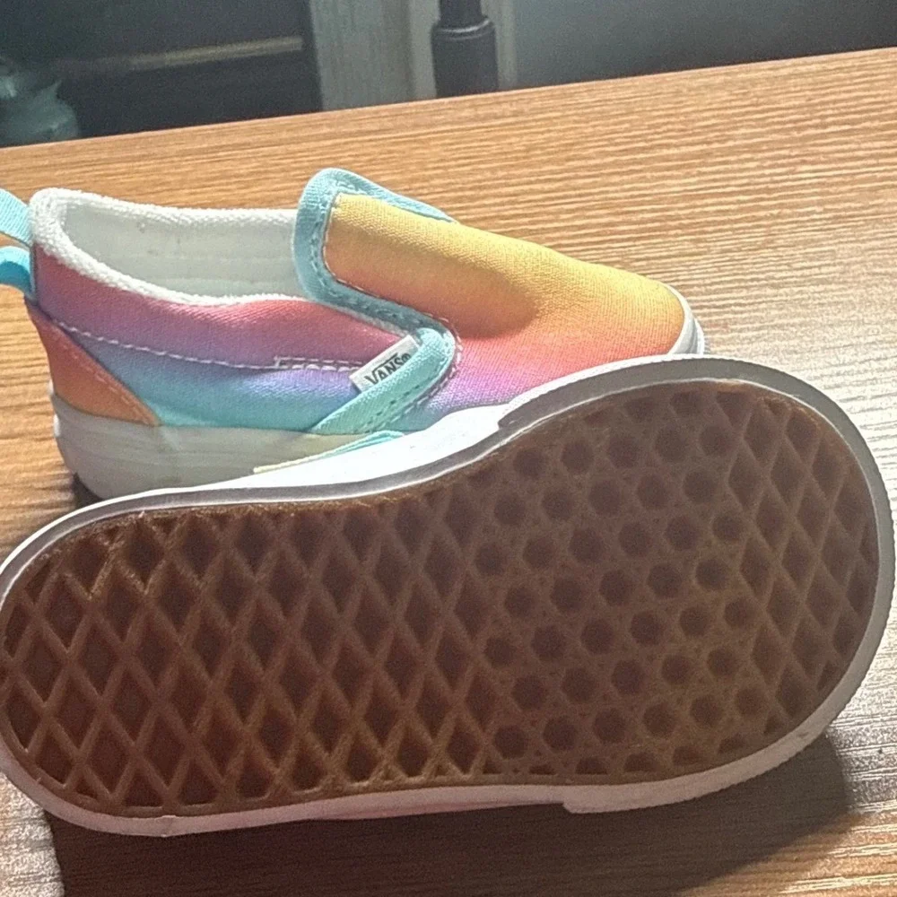 Vans Toddler Slip-On V Rainbow Ombre Canvas Sneakers Size 5.0 Low Top Shoes